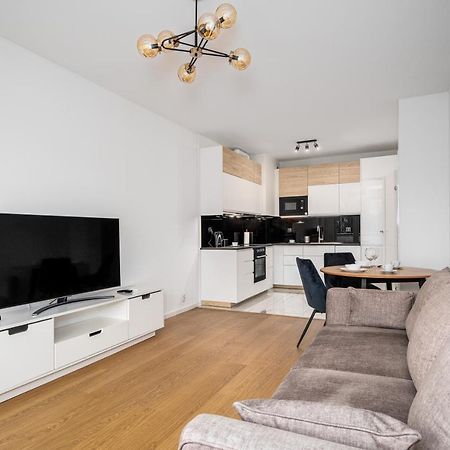 Warsaw Apartments 1 Sierpnia Street מראה חיצוני תמונה