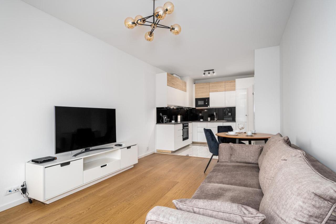 Warsaw Apartments 1 Sierpnia Street מראה חיצוני תמונה