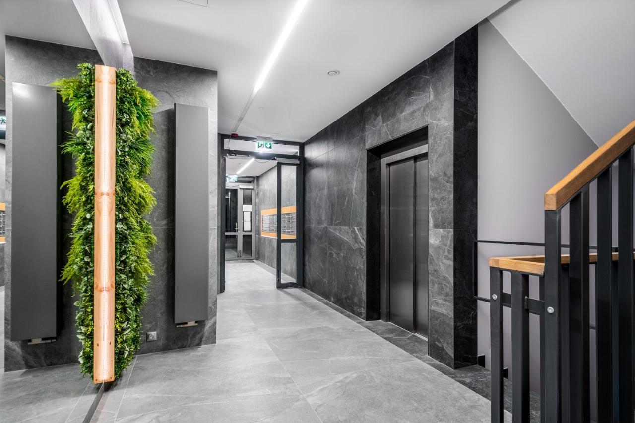Warsaw Apartments 1 Sierpnia Street מראה חיצוני תמונה